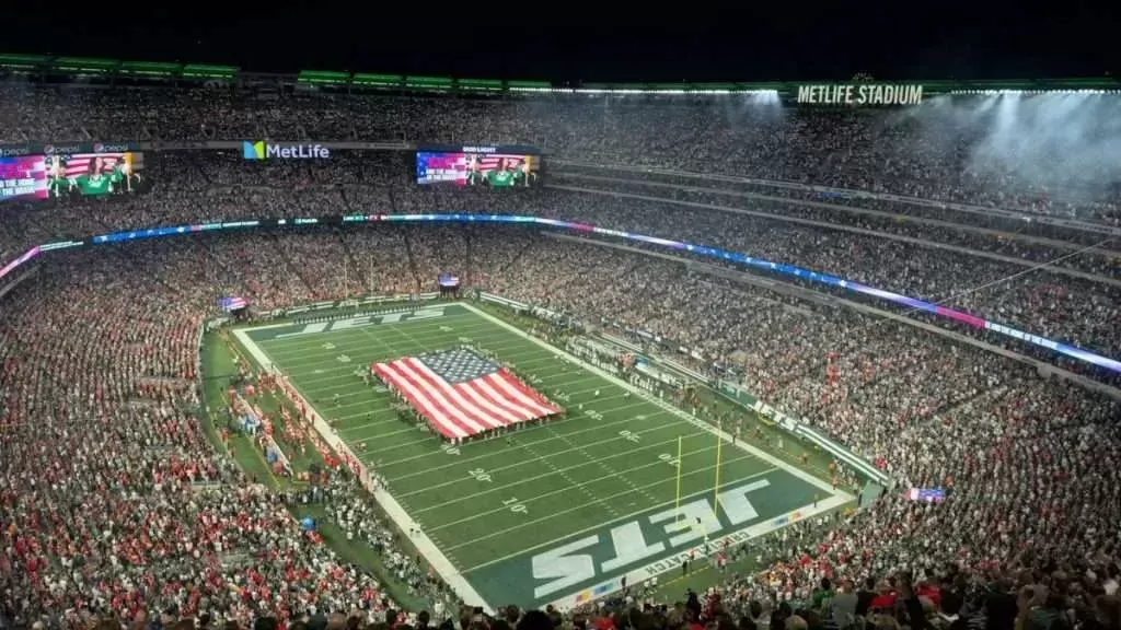 Green Day khuấy động lễ khai mạc Super Bowl LX